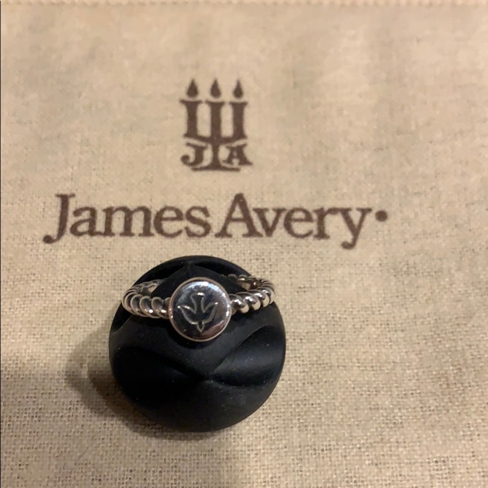 Janes Avery retired ring size 7